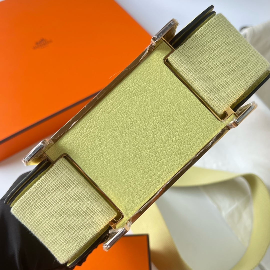 Hermes Geta Shoulder Bag In Joune Poussin Mysore Goatskin Leather